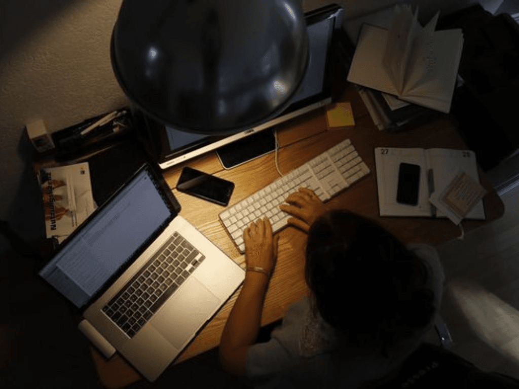 Tac-hai-cua-thuc-khuya-doi-voi-co-the