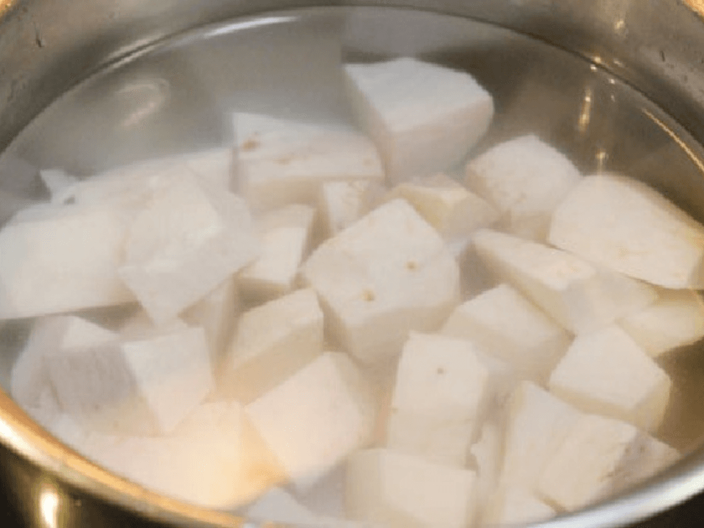 Cach-so-che-khoai-so-de-khong-bi-ngua