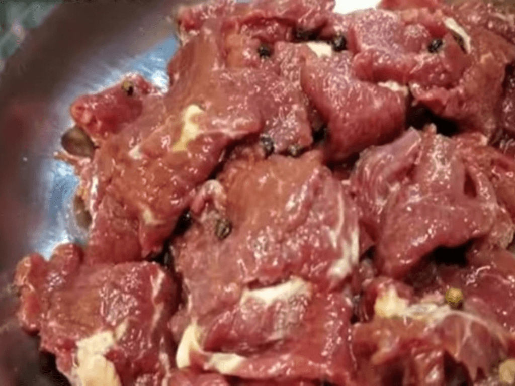 Cach-uop-thit-bo-chuan-vi-va-khong-bi-dai