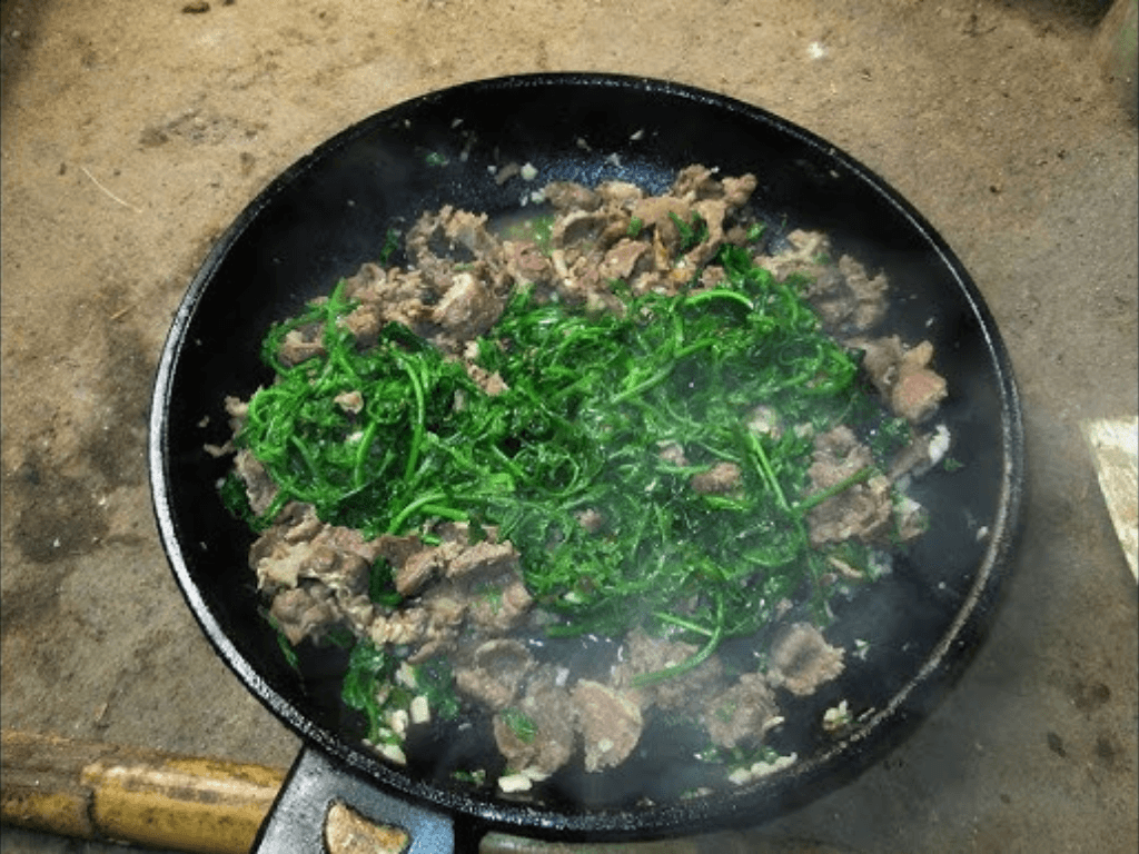 Cac-buoc-lam-thit-trau-xao-rau-muong-ngon