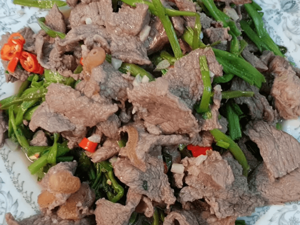 Thit-trau-xao-rau-muong-co-gi-dac-biet