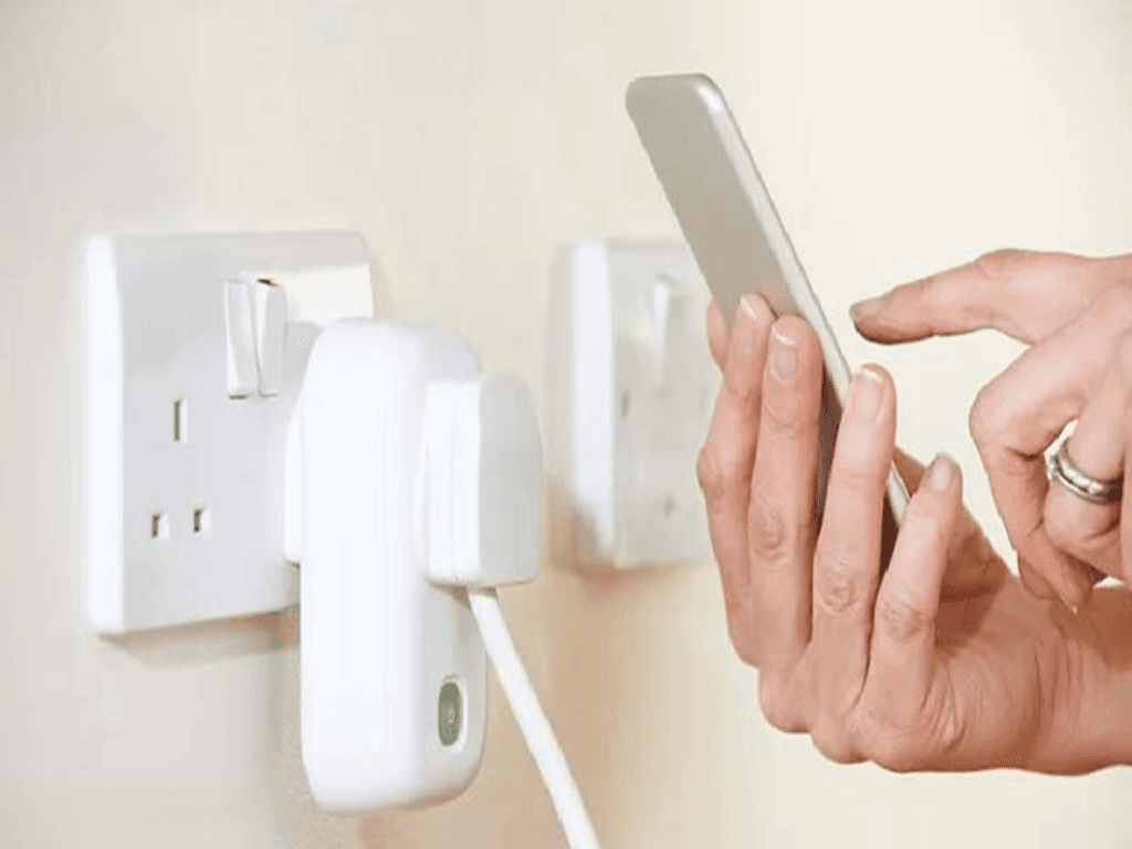 Ổ cắm điện thông minh là gì mà điều khiển bằng giọng nói nghe “ảo ma”