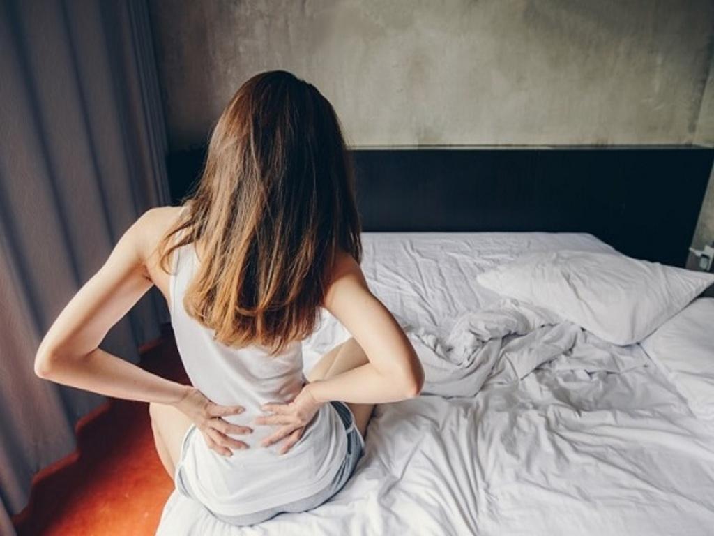 Mẹo chữa đau lưng khi ngủ dậy “sạch đau mỏi” ngủ ngon cả đêm