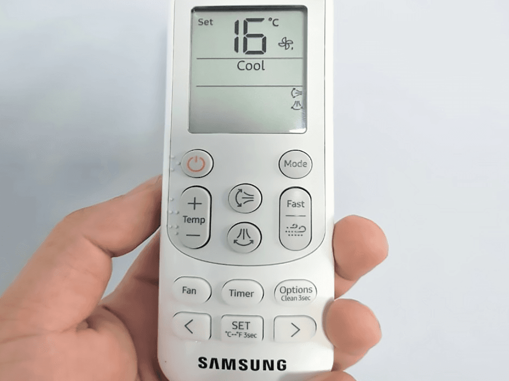 Cách sử dụng điều khiển điều hòa Samsung tránh lỗi “tự nhiên không mát”