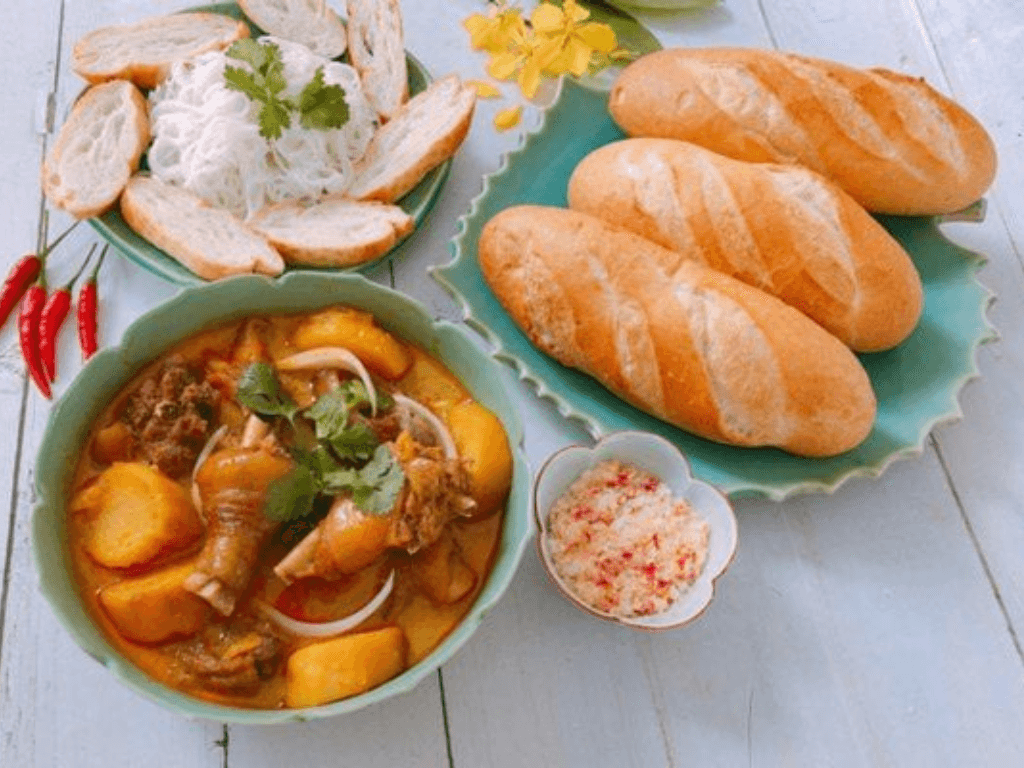 Cách nấu cà ri gà nước cốt dừa ăn kèm bánh mì hay bún đều ngon “hết sẩy”