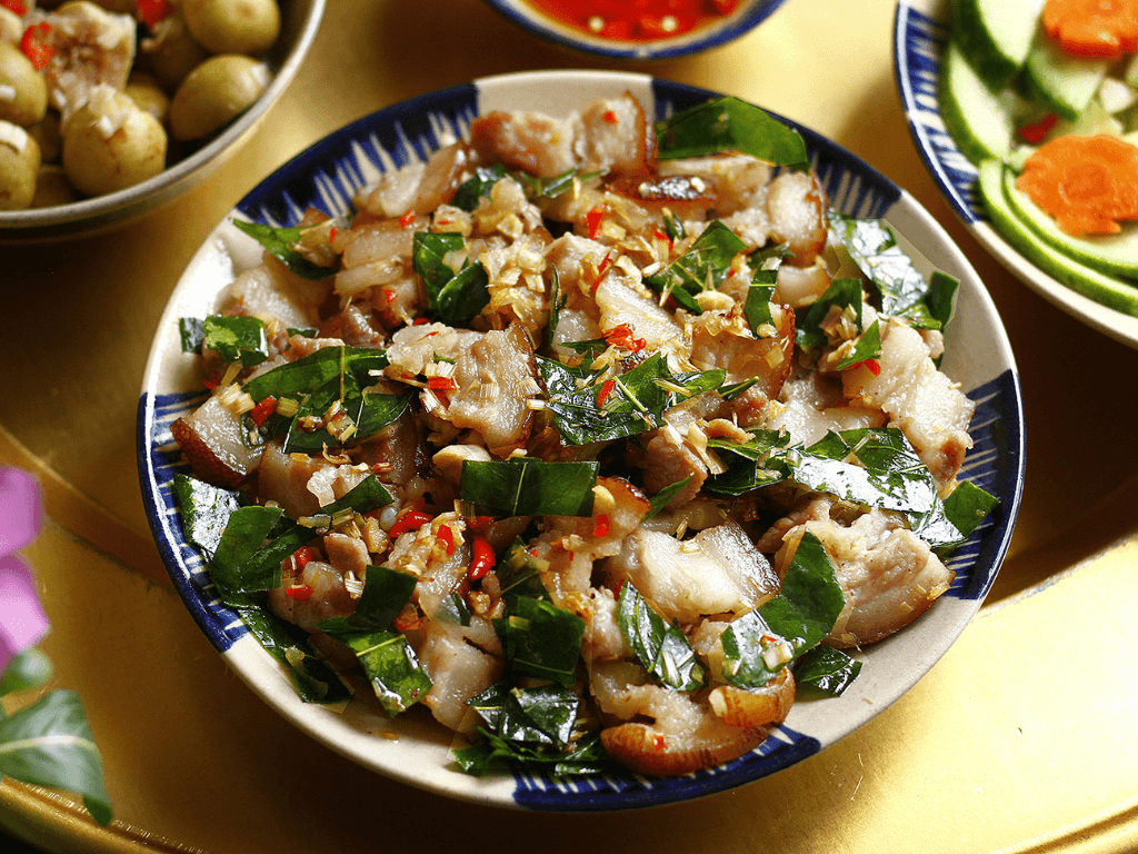 Cách xào thịt lợn rừng với lá móc mật món nhậu “chuẩn bài” cho dân sành ăn