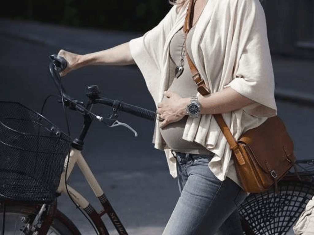 Phụ nữ mang thai có nên đạp xe? Tập sai thời điểm “xui xẻo” lúc nào không hay