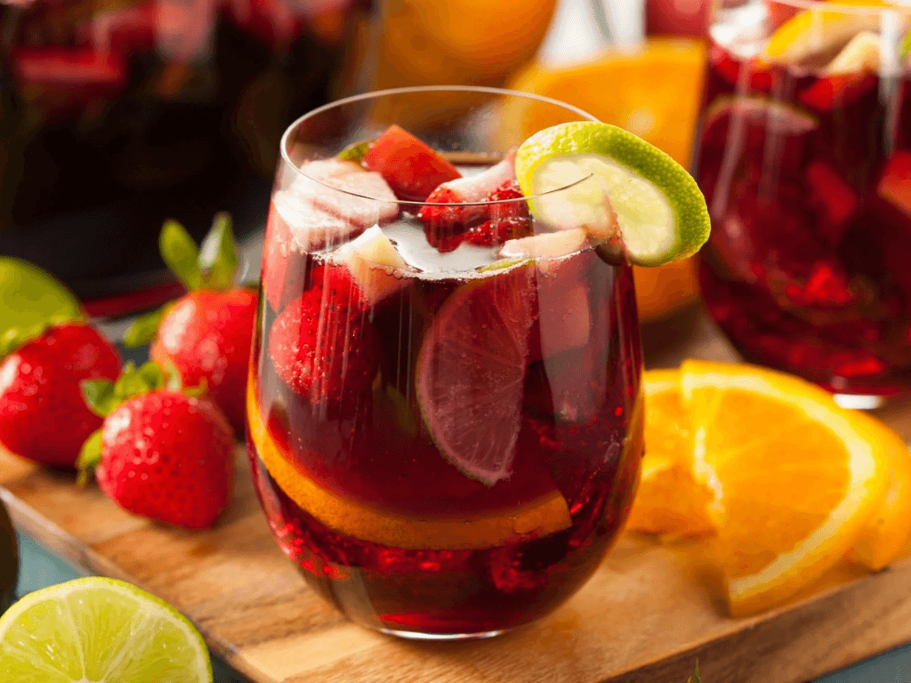 Cách pha cocktail sangria sặc sỡ cho những ngày muốn “quên deadline”