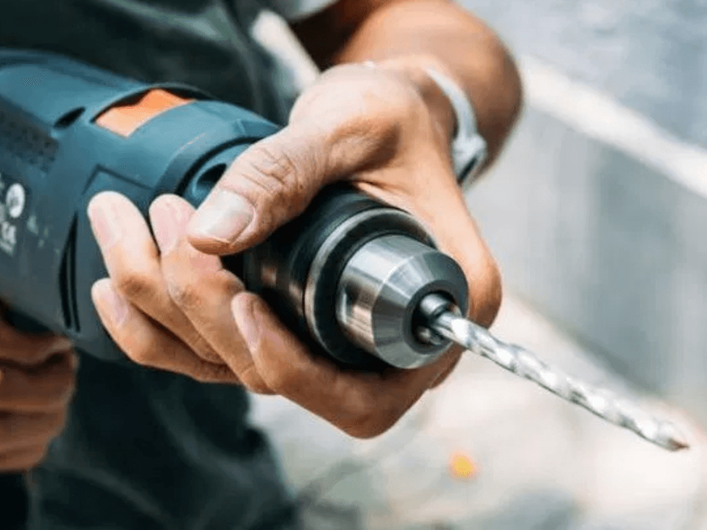 Đầu mũi khoan được làm từ vật liệu gì mà có thể xuyên thép đục tường như không