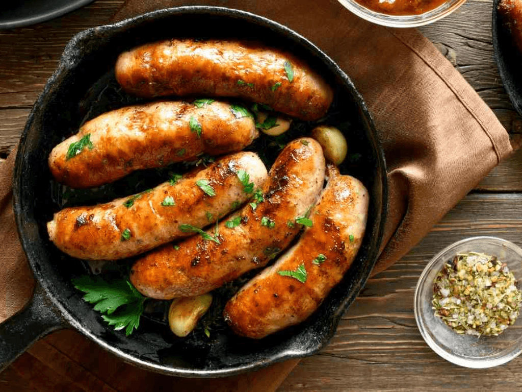 Cách nướng xúc xích ngon mà không bị khô với 3 mẹo nhỏ ai làm cũng gật gù