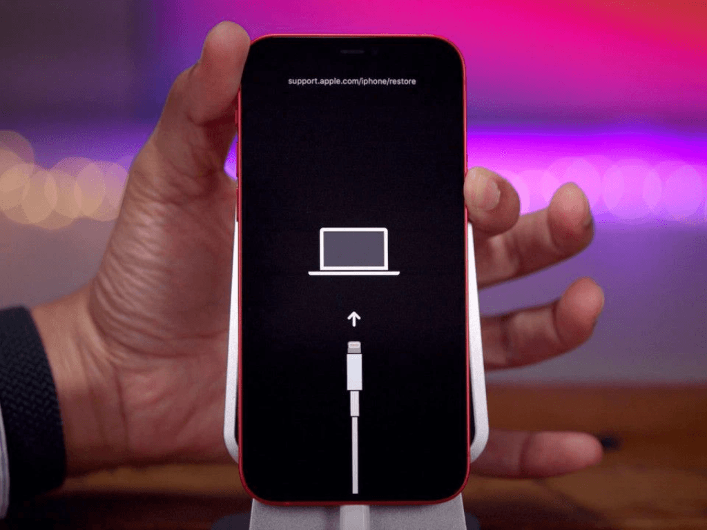 Tại sao iPhone sạc không lên pin và 5 pha hồi sinh máy trong gang tấc