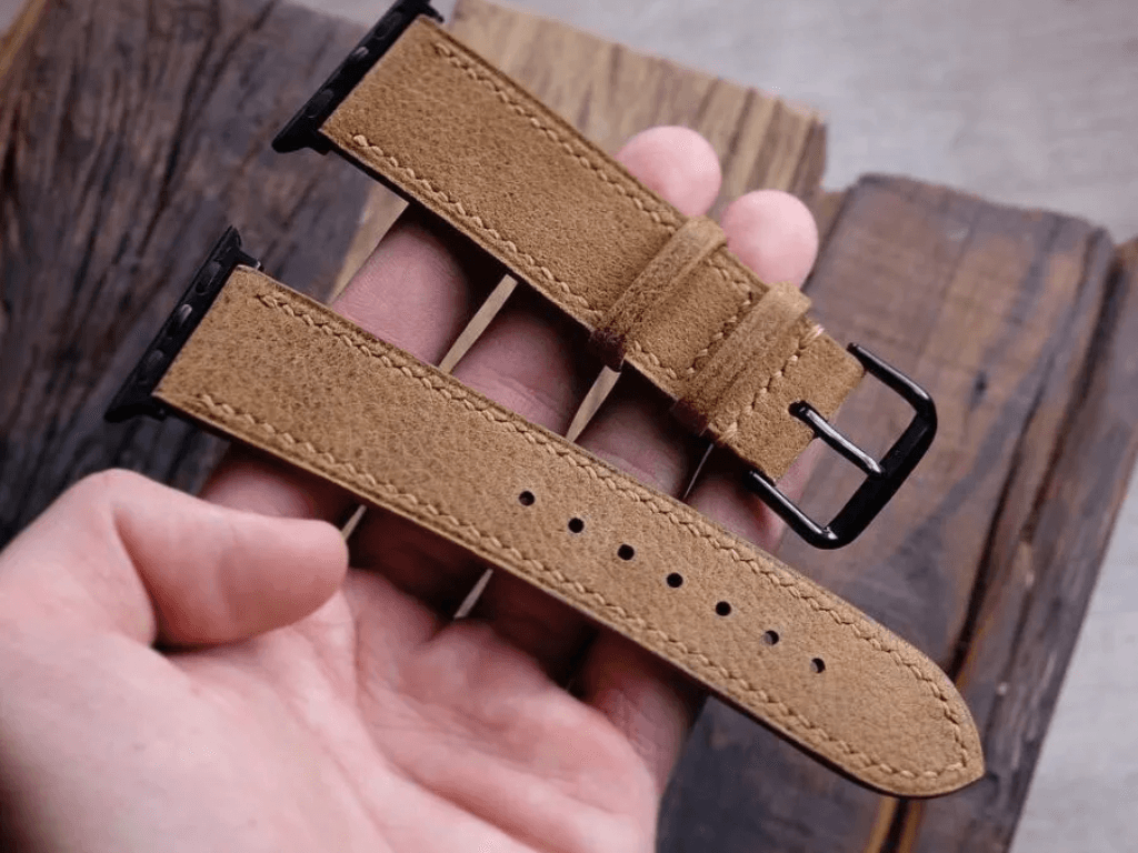 Cách đục lỗ dây da đồng hồ biến đồng hồ “lệch cỡ” thành vừa như in