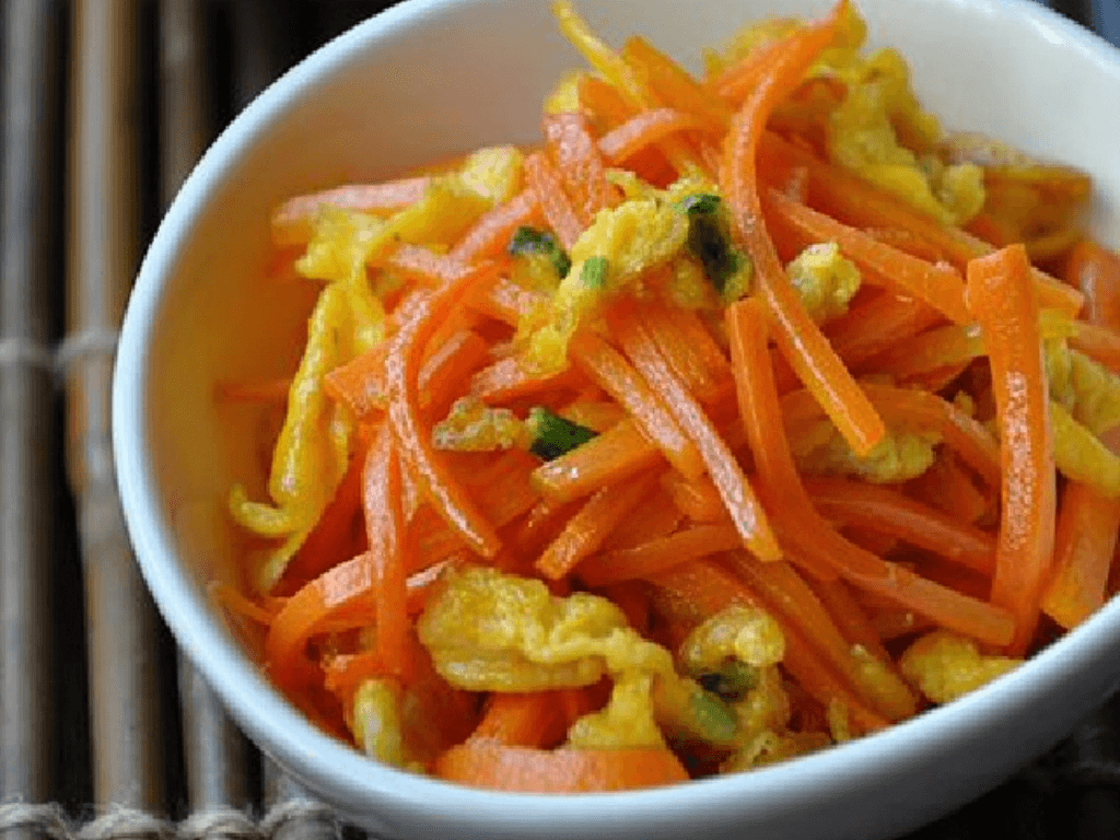 Cách làm cà rốt xào trứng thơm bùi bắt mắt đơn giản mà vẫn cực đưa cơm