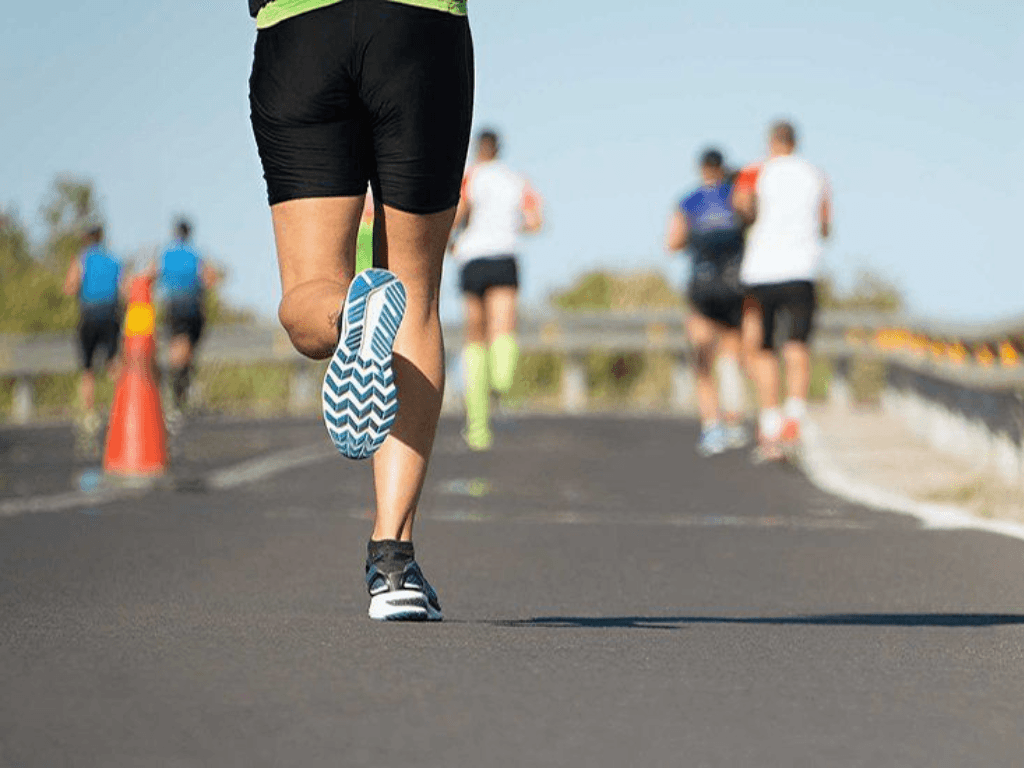 Chạy bộ đốt bao nhiêu calo mà có người giảm liền 5kg trong 1 tháng?