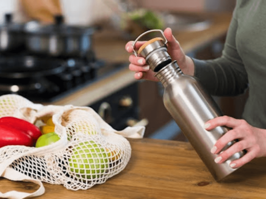 Cách khử mùi bình giữ nhiệt khiến dân công sở thi nhau truyền tay