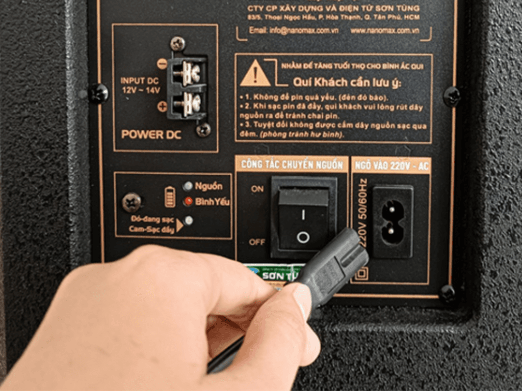 Cổng DC12V trên loa kéo dùng để làm gì mà khiến dân cắm trại cực mê