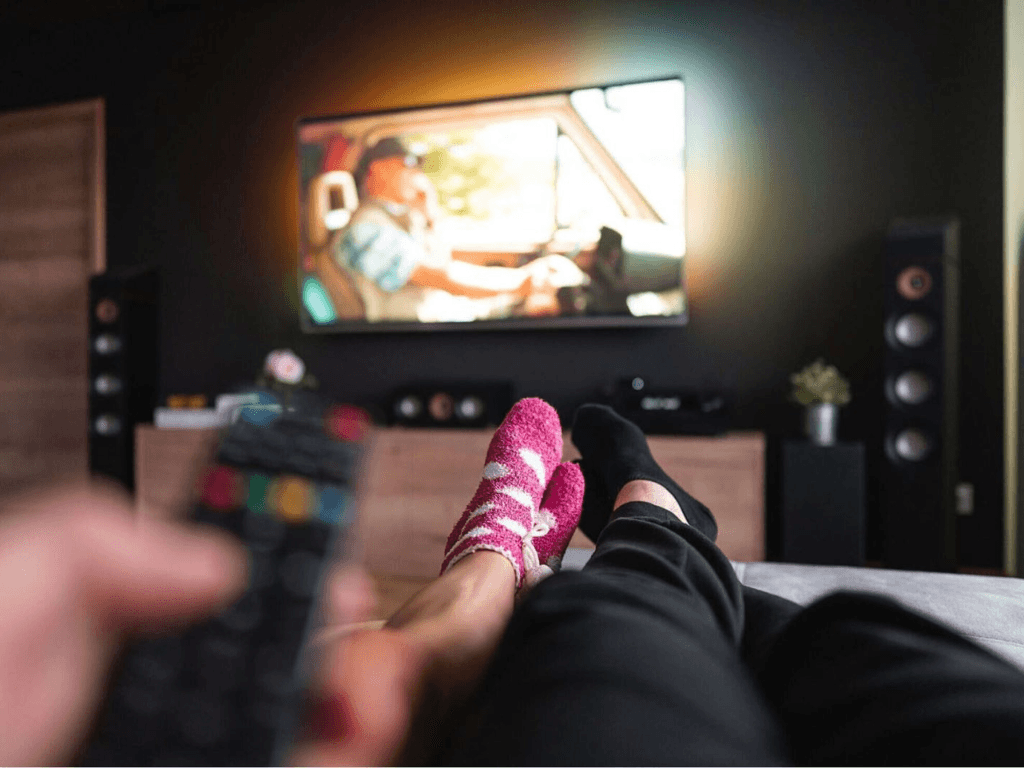 Đặt tivi trong phòng ngủ tưởng sướng nhưng coi chừng “rước họa vào thân”