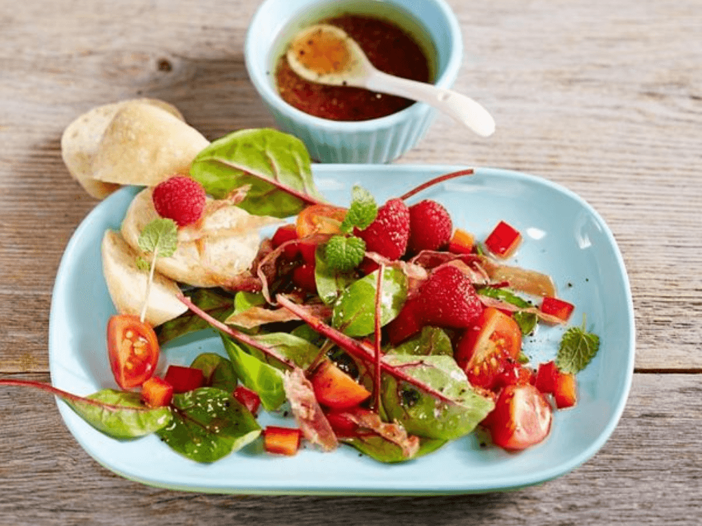 Cải cầu vồng làm món gì? Loại rau vừa bổ vừa sang cho bữa “fine-dining” tại gia