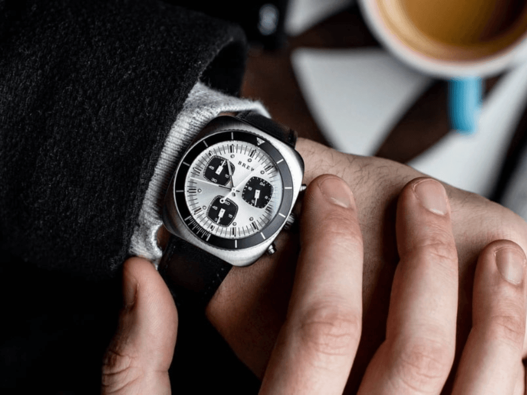 Cách chỉnh giờ đồng hồ chronograph chuẩn “dân chơi” không phải ai cũng biết