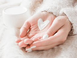 cách dưỡng da tay trắng mịn