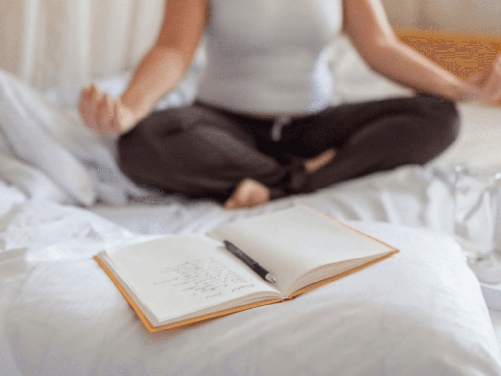 Cách chống mất ngủ hiệu quả bằng mẹo dân gian giúp bạn “ngủ ngoan như cún con”