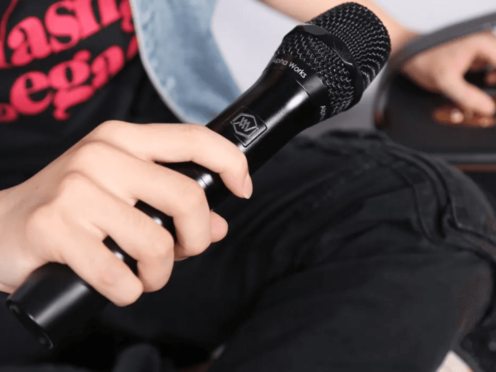 Cách kết nối micro Bluetooth với loa vi tính để hát karaoke “tại gia” cực chill