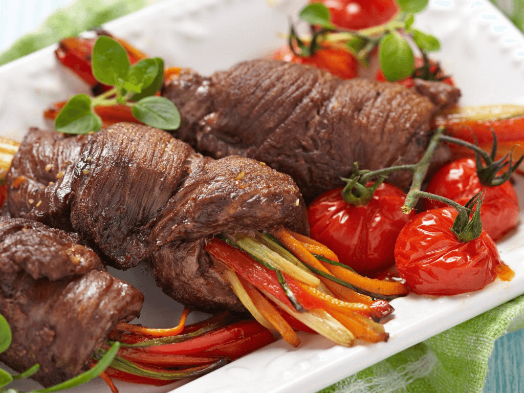 Cách làm bò cuộn rau củ ngon lạ ăn Tết ăn tiệc đều hợp “không trượt phát nào”