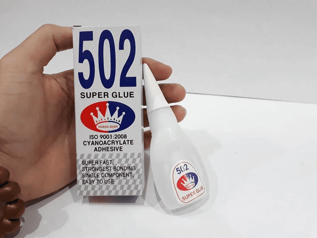 Cách xử lý keo 502 dính vào tay để không bị “lột da” đau điếng