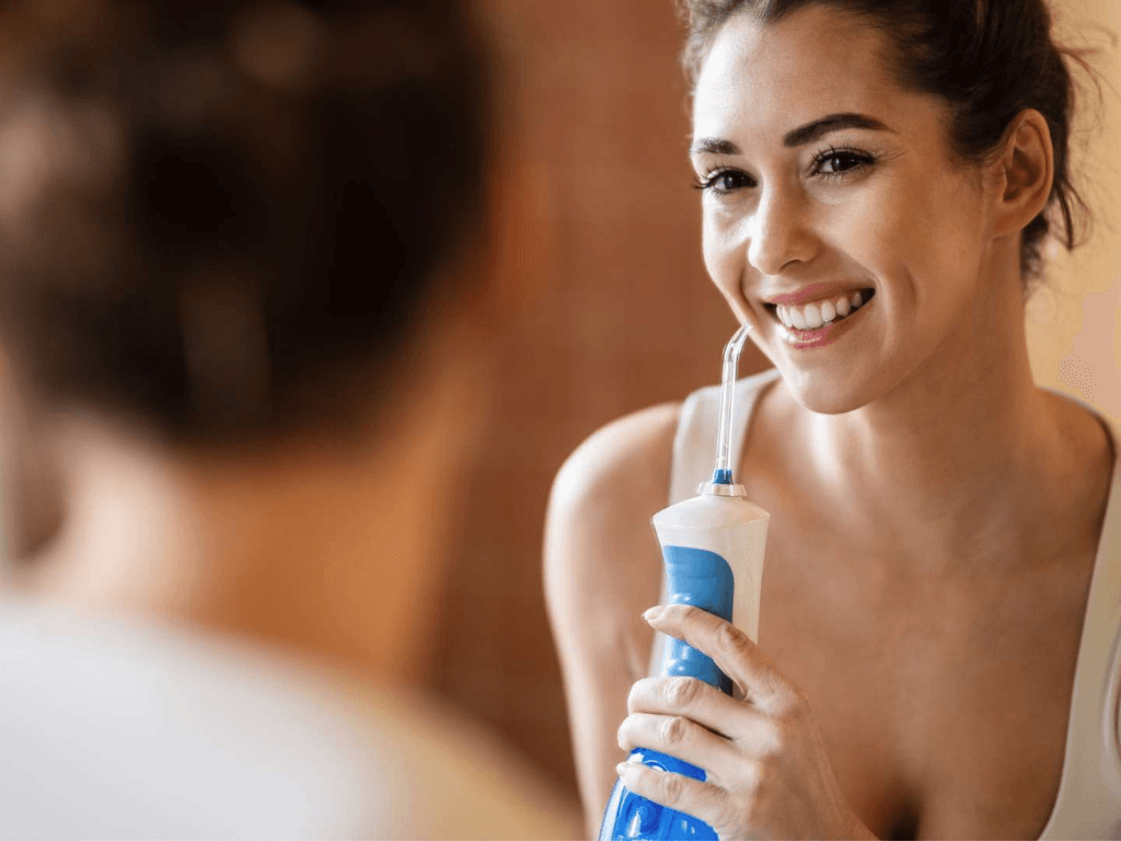 Cách sử dụng máy tăm nước để loại bỏ mảng bám “cứng đầu” nha sĩ khuyên dùng
