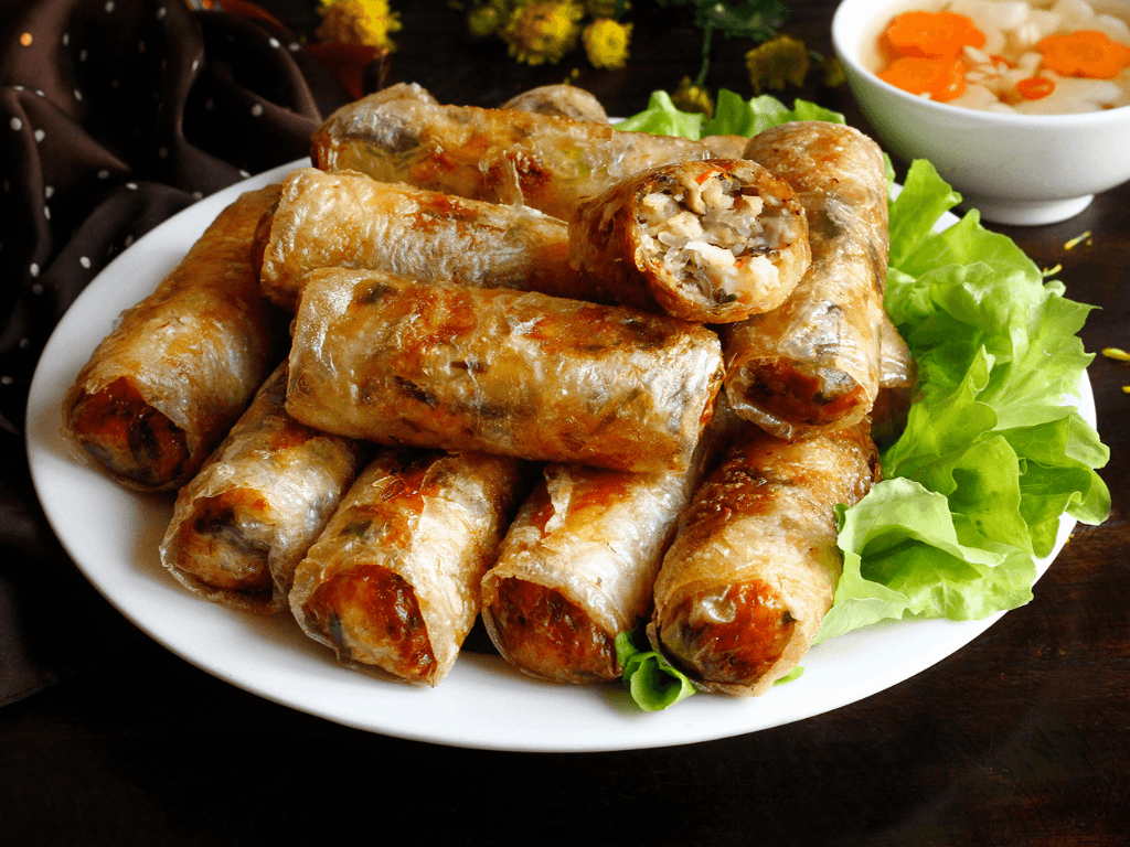 Cách làm nem cuốn tôm thịt giòn ngon cho mâm cúng rằm tháng 7 “thịnh soạn”