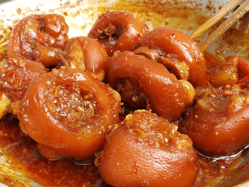 Cách làm giò heo kho sả ớt theo bí quyết “độc đáo” giữ nguyên vị ngọt tự nhiên