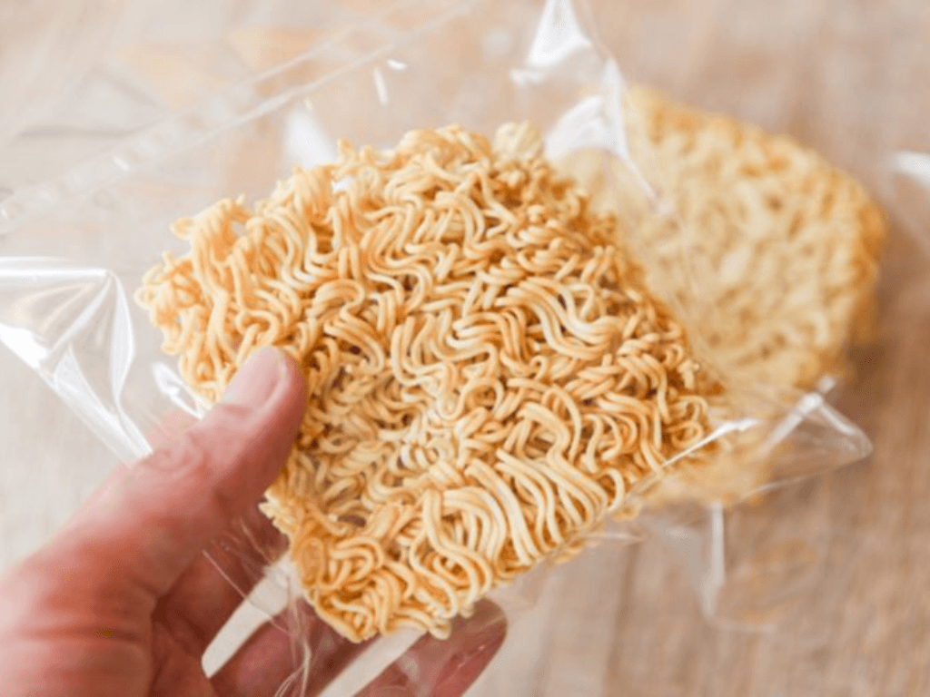 Ăn mì tôm sống có béo không? Đáp án có thể khiến bạn “choáng váng”