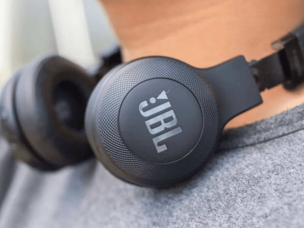 Tai nghe JBL có tốt không hay chỉ là thương hiệu được giới trẻ “thổi phồng”