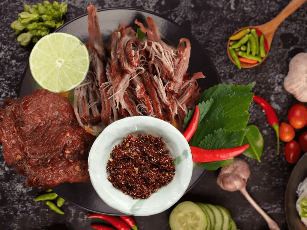 Cách làm muối kiến vàng chuẩn công thức người Ê Đê gia vị “hiếm có khó tìm”