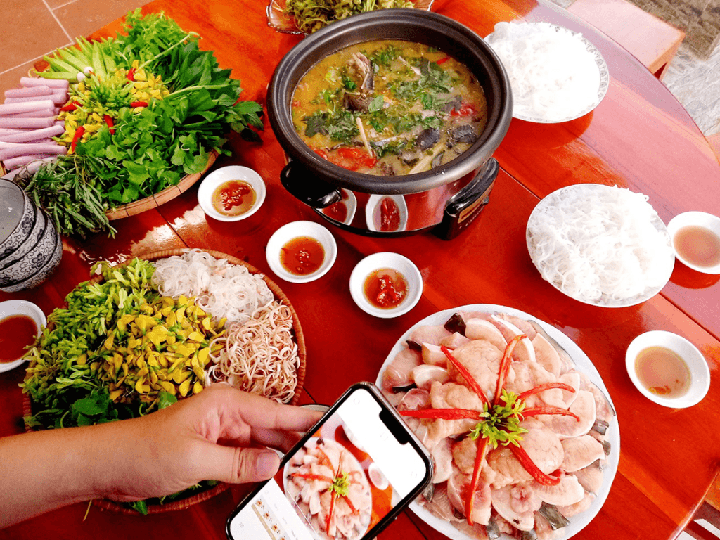 Cách nấu lẩu cá tra ngon “đốn tim” cả nhà nhờ nước dùng trong vắt đậm đà