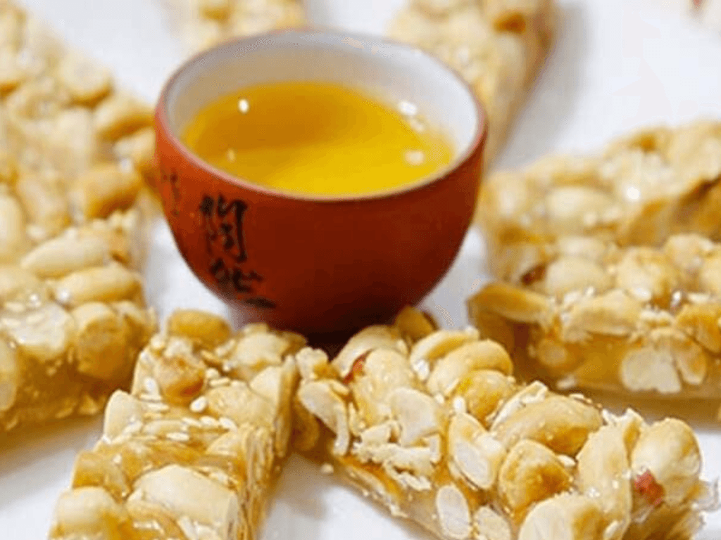 Cách nấu kẹo lạc không cần mạch nha tái hiện tuổi thơ “ngọt ngào” với vài bước