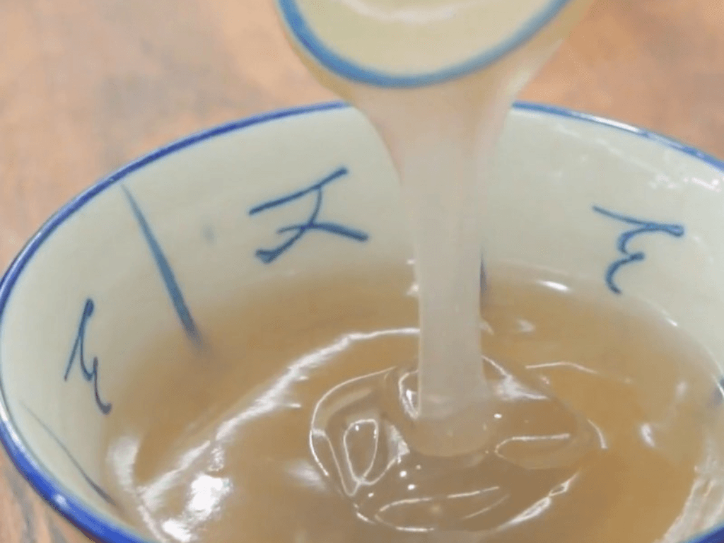 Cách pha bột sắn dây đúng cách “đánh bay” cảm giác ngấy mỡ sau bữa ăn