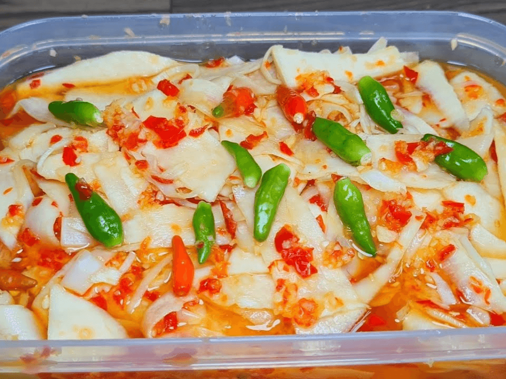 Cách làm măng chua tỏi ớt kiểu truyền thống hương vị “nhớ mãi không quên”