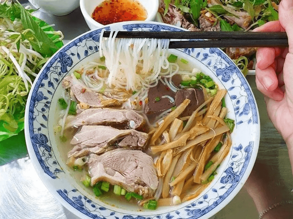 Cách nấu bún măng vịt ngon nước dùng trong vắt khiến cả nhà “khen hết lời”