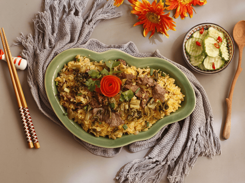 Cách làm cơm rang dưa bò ngon "phá đảo" mọi mâm cơm với món ăn quốc dân