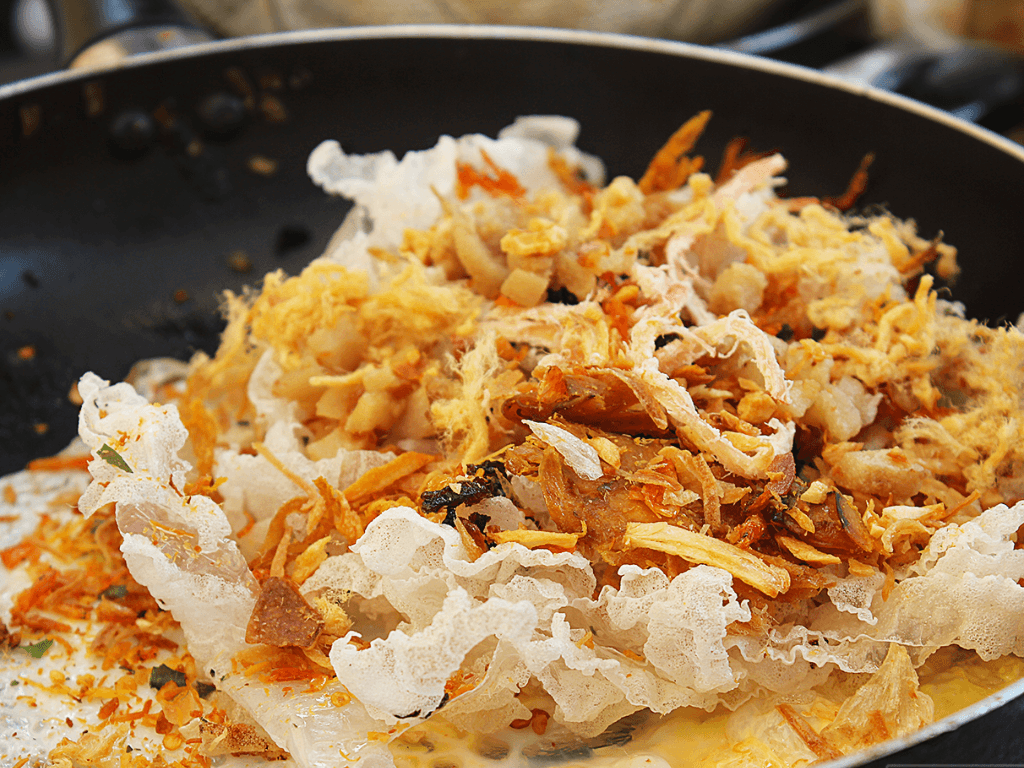 Cách làm bánh tráng giòn rụm bí kíp “càn quét” mọi bàn nhậu Việt Nam