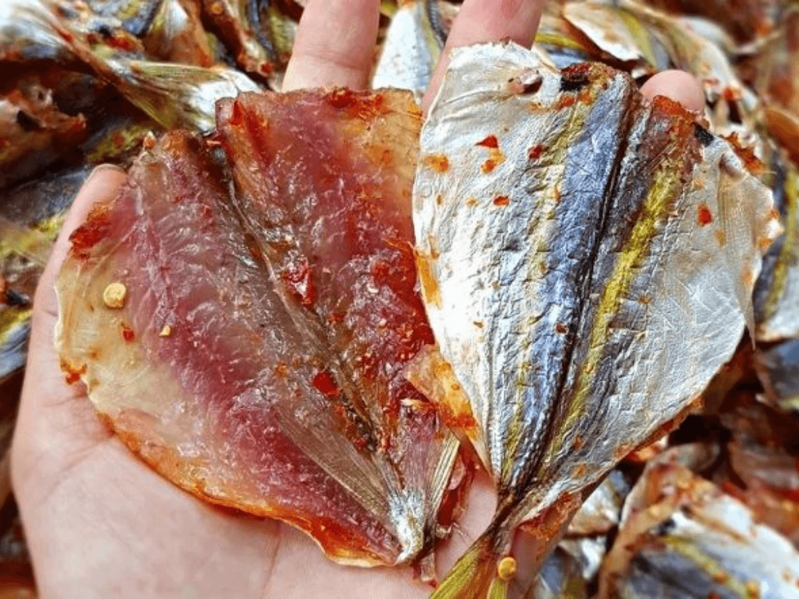 Cách bảo quản cá chỉ vàng khô “chống cháy” ngày mưa bão vẫn đậm vị biển cả
