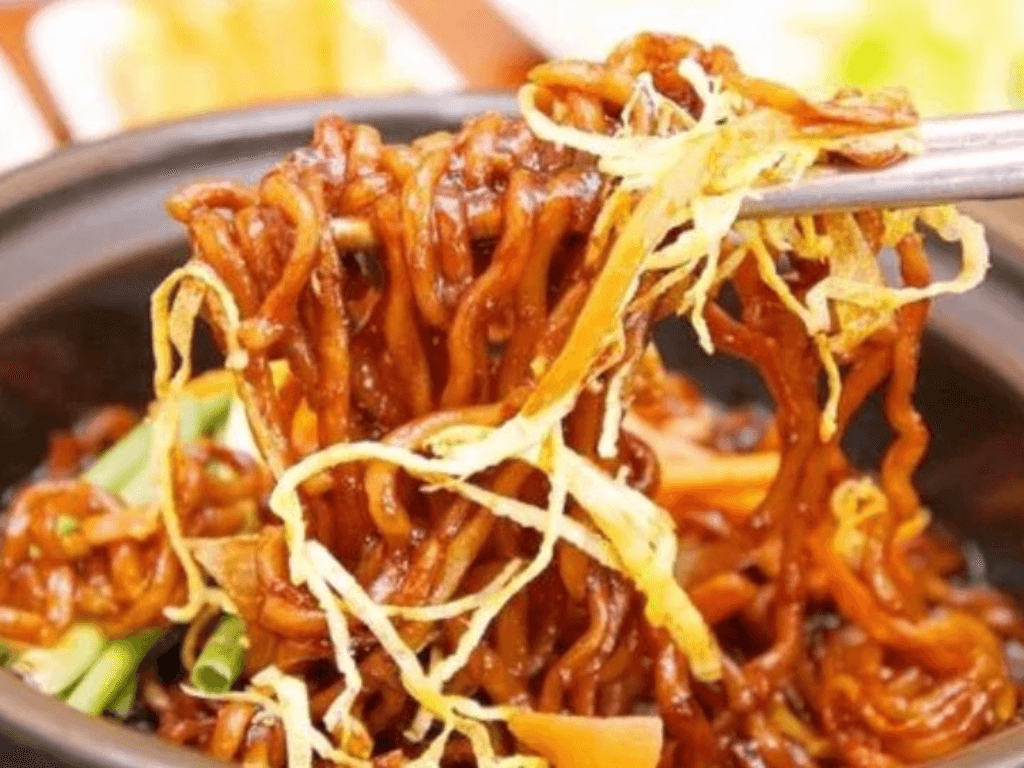 Làm mì trộn cay Hàn Quốc tại nhà với công thức bí mật của các idol K-Pop