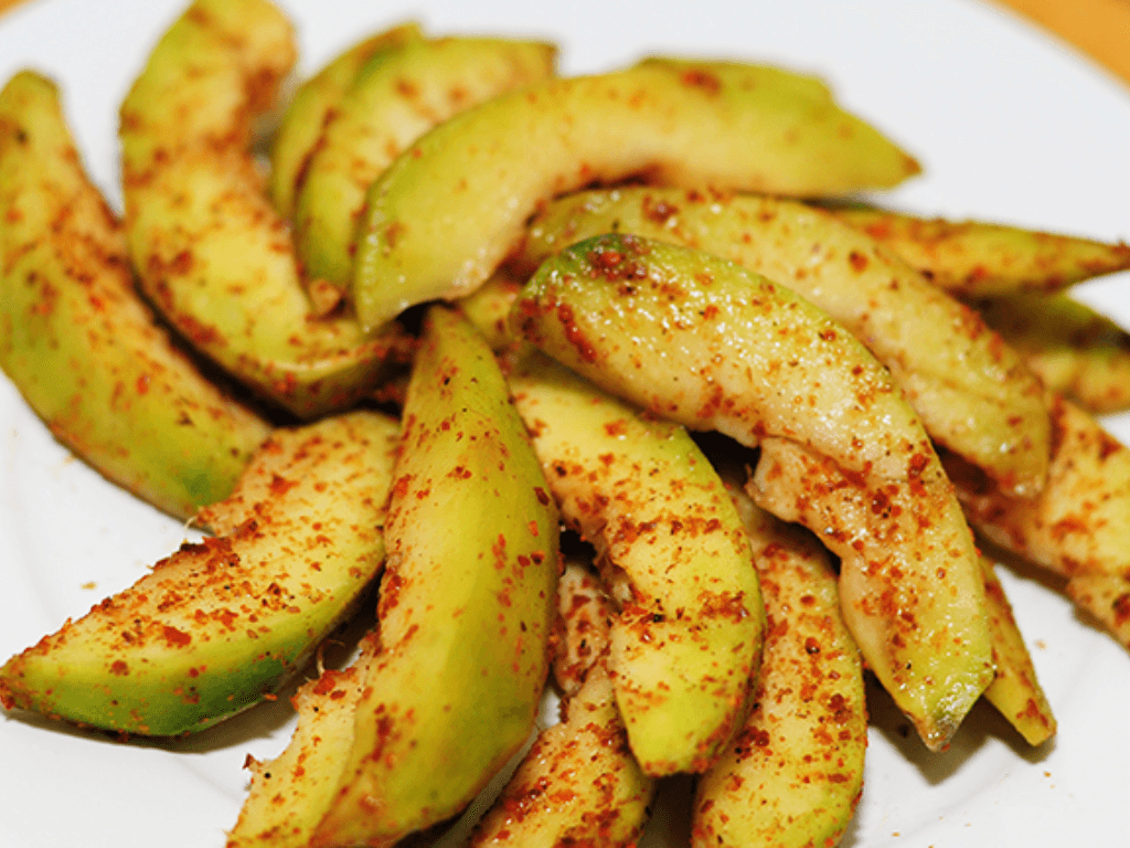 Cách làm cóc lắc muối ớt phiên bản TikTok “triệu view” giòn rụm cay tê