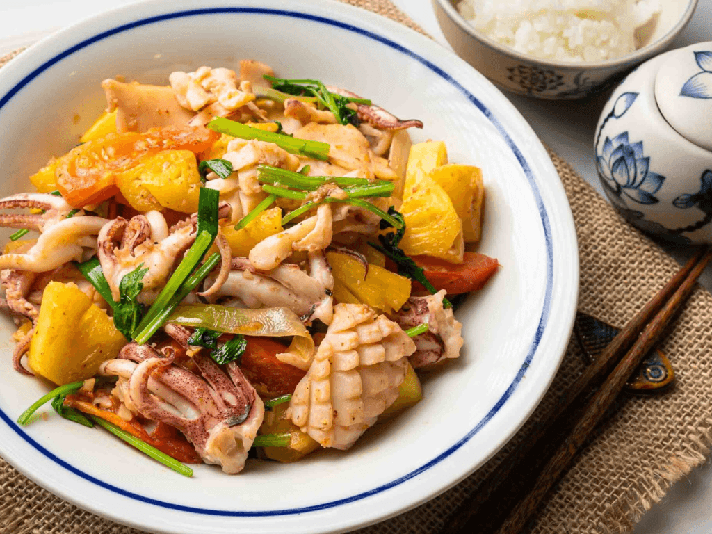 Cách làm mực xào thập cẩm hấp dẫn vượt qua nỗi sợ "xào dai như cao su"