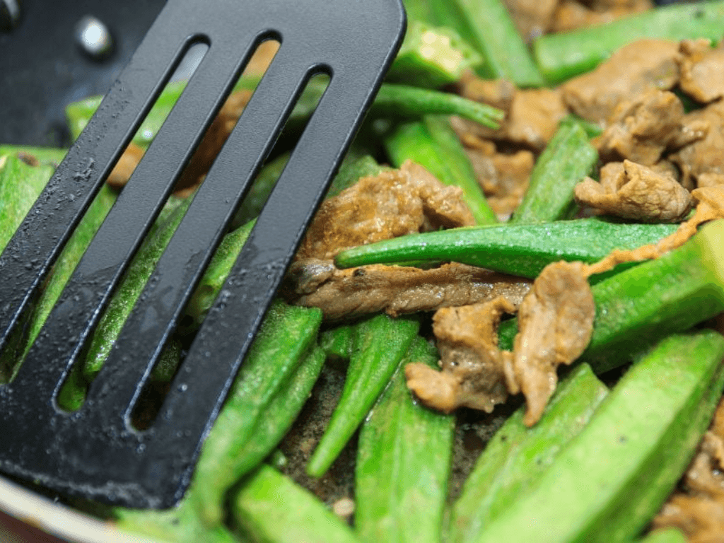 Cách nấu đậu bắp không bị nhớt với muối và chanh màn kết hợp "kinh điển"