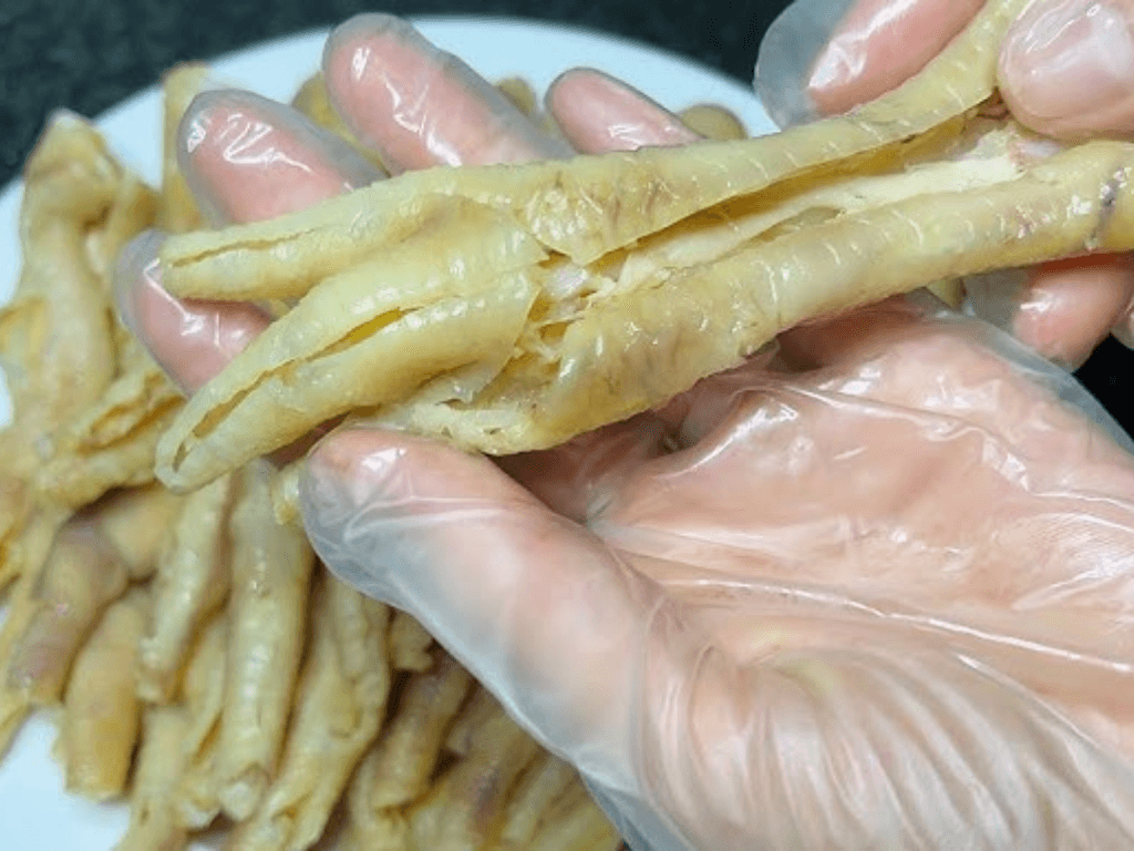 Cách rút xương chân gà nhanh thần tốc "bóc tách" chỉ bằng một nhát xoay