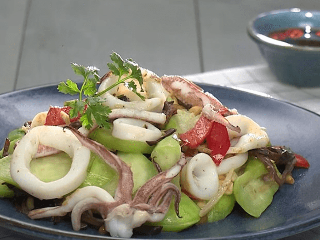 Mực xào mướp có được không hay là "cặp đôi hủy diệt" vị giác? Vào bếp ngay