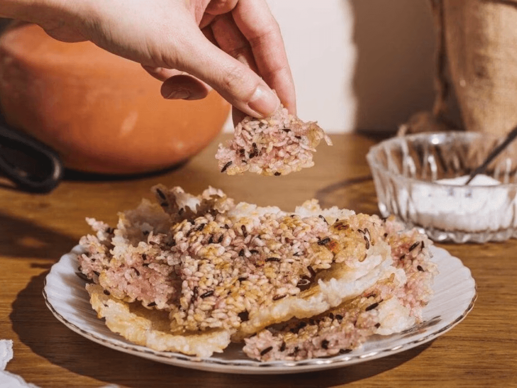 Ăn cơm cháy có béo không? Tuyệt chiêu ăn thả ga mà không tăng 1 lạng nào