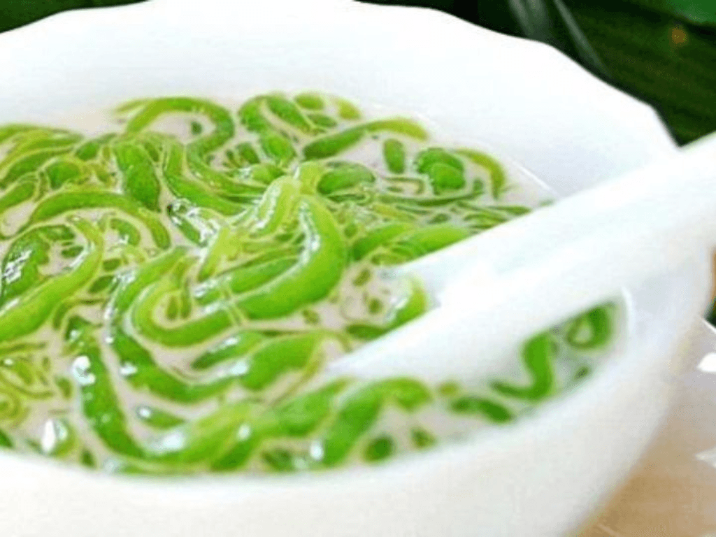 Cách làm bánh lọt bằng bột năng sợi bánh dài “xanh mượt” như ngoài hàng